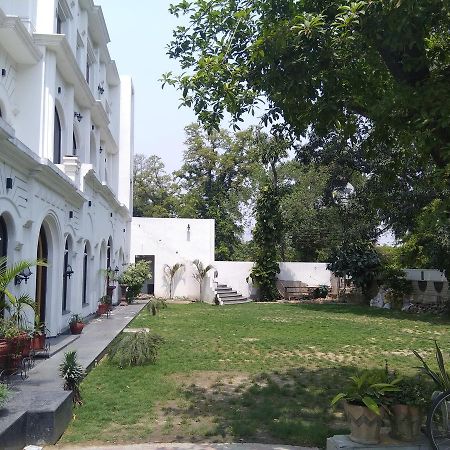 Hotel Kings Retreat Patiala Bagian luar foto