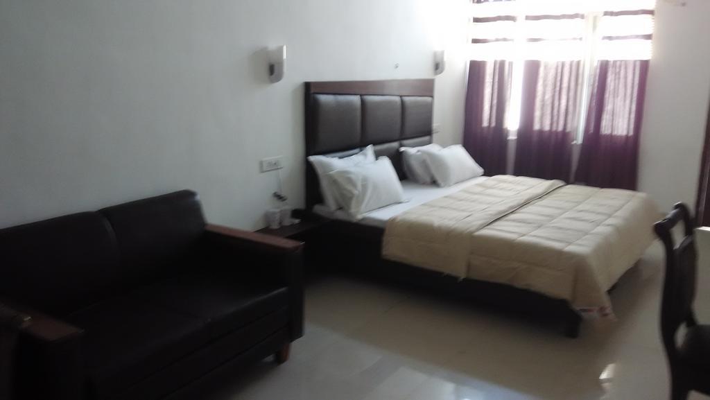 Hotel Kings Retreat Patiala Bagian luar foto