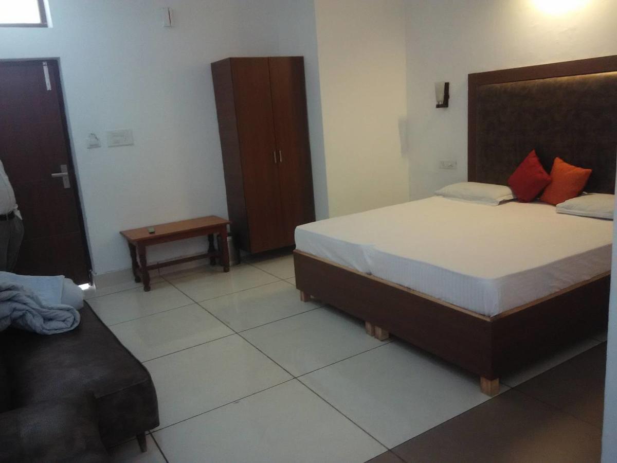 Hotel Kings Retreat Patiala Bagian luar foto