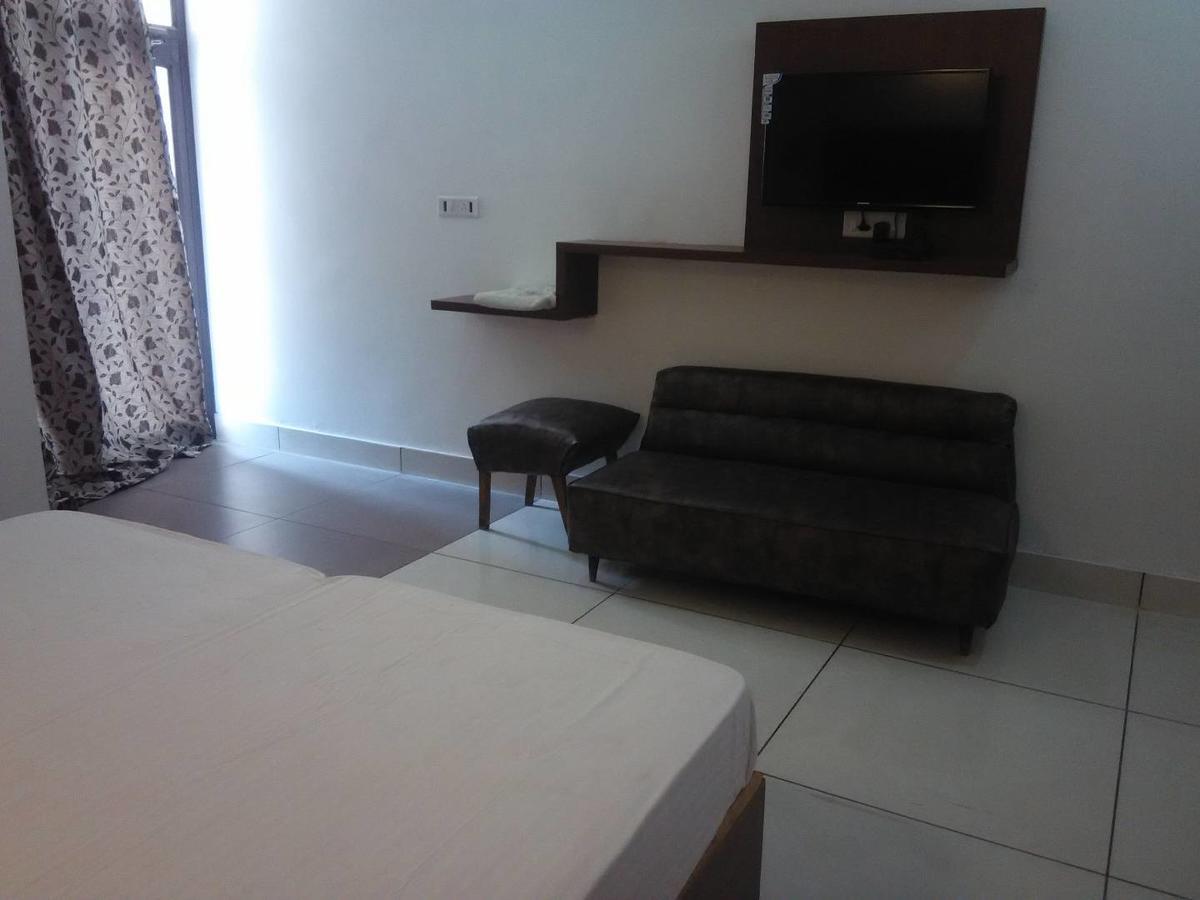 Hotel Kings Retreat Patiala Bagian luar foto